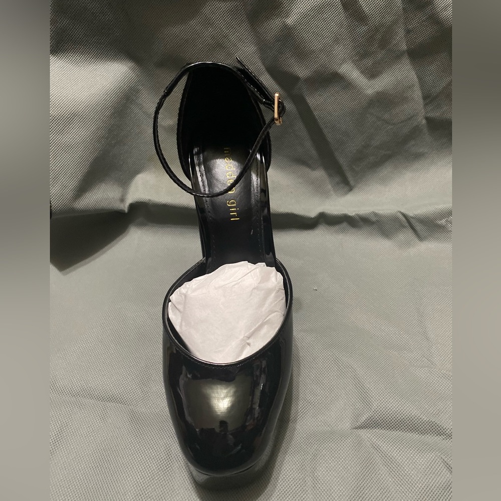 Madden girl size 7 platforms black new never used